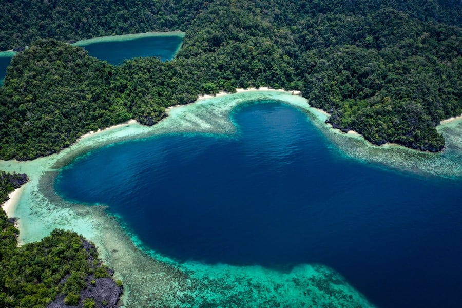 Teluk Cinta drone picture in Labengki Island