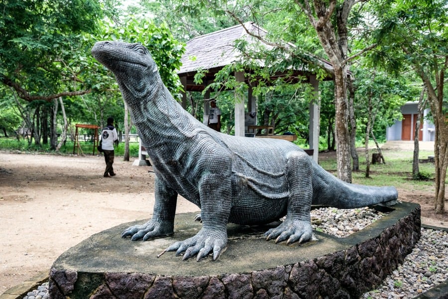 Komodo statue park