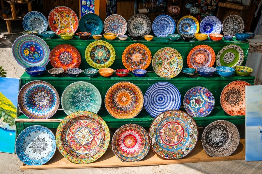 Colorful Souvenir Plates Market