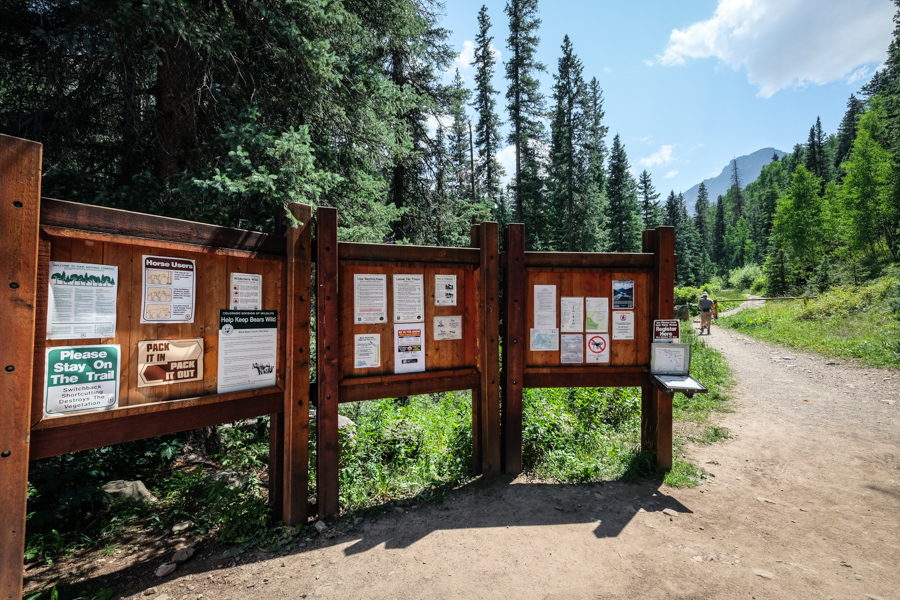 Information signs Blue Lake Trailhead
